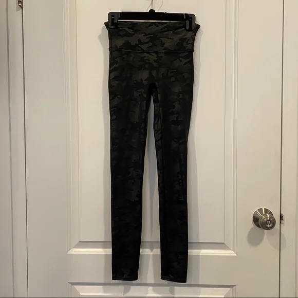 Spanx Faux Leather Camo Leggings - Picture 5 of 6